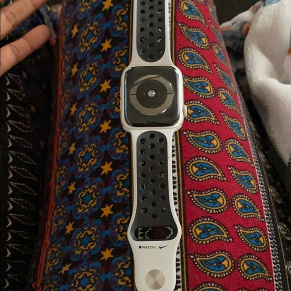 Series 5 Nike Apple Watch main image 4